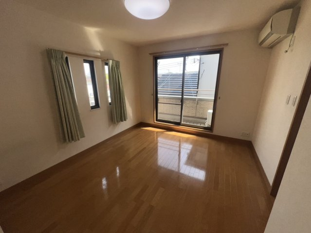 和歌山市西小二里1丁目の洋室