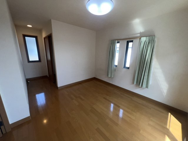 和歌山市西小二里1丁目の洋室