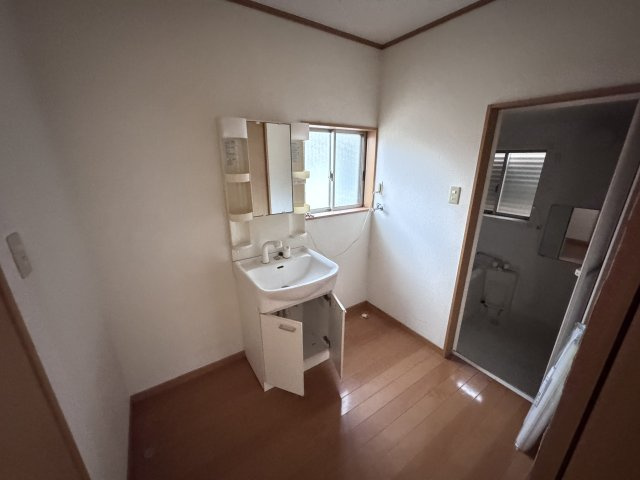 ガーデンハイツ清源寺の独立洗面台