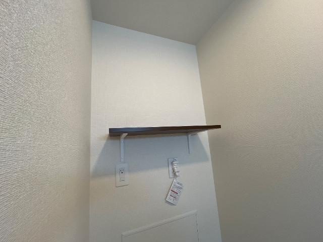 サザンクロスⅢの内装|洗濯機置場上部の棚