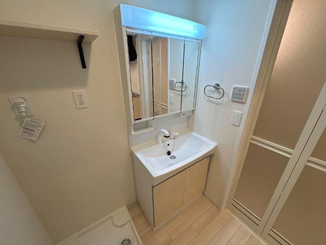 Ｓ-ＢＬＯＯＤ　ＯＺＵ　ＢＡＳＥの洗面所|シャンプードレッサー