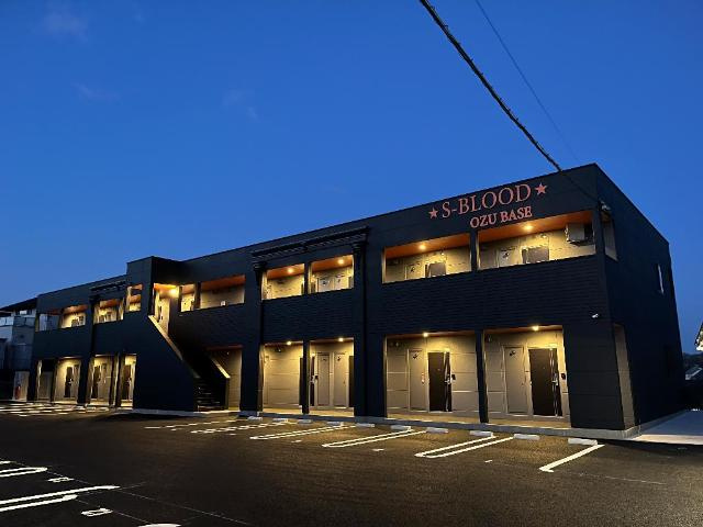 Ｓ-ＢＬＯＯＤ　ＯＺＵ　ＢＡＳＥの外観|外観写真（夜）