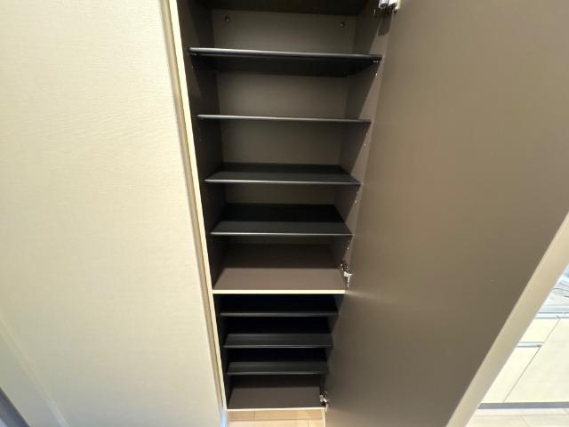 Ｓ-ＢＬＯＯＤ　ＯＺＵ　ＢＡＳＥの収納|シューズボックス