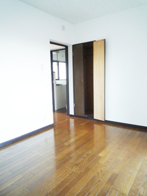 洋室６帖あります