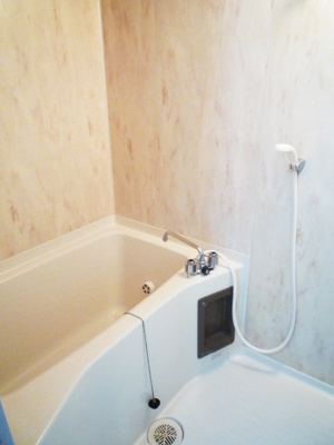 便利な追い焚き機能付きバスルーム