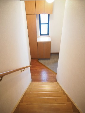 ル・ファミーユＡの玄関|明るい玄関です