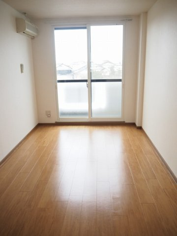 ル・ファミーユＡの居間・リビング|こちらのリビングで趣味の時間をお楽しみください