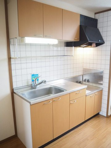 ル・ファミーユＡのキッチン|コンパクトなキッチンで掃除もラクラク