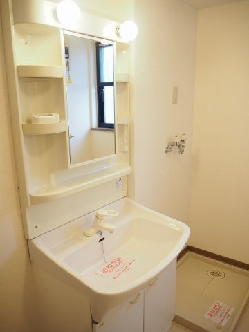 ル・ファミーユＡの洗面所|ゆったりとスペースのある洗面所