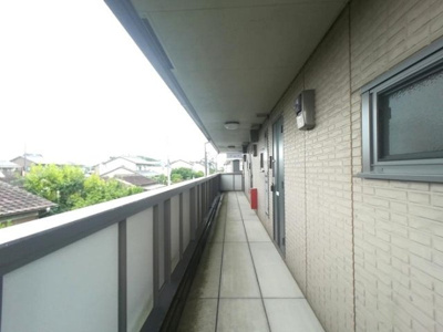 【玄関】 | ヴィラ･グレース | 玄関前通路