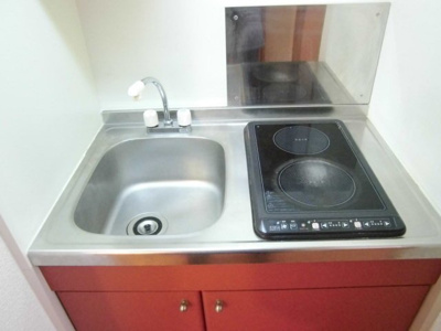 【キッチン】 | レオパレスＳＵＮＲＩＳＥ | コンパクトなキッチンで掃除もラクラク