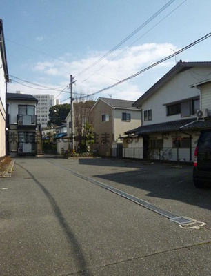 【駐車場】 | サンガーデン井上A | 駐車場があるので、車を買う予定の方も安心です