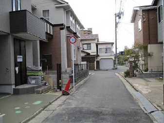 佐伯区藤垂園47-　新築一戸建の前面道路含む現地写真