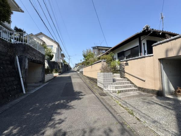 宮崎市江南　中古平屋戸建の前面道路含む現地写真