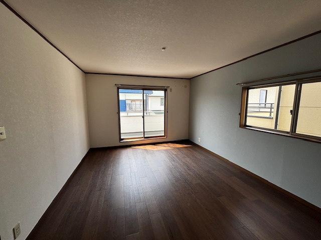 藤枝市高岡3丁目　中古戸建の洋室