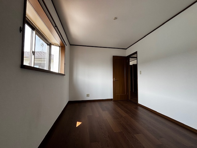 藤枝市高岡3丁目　中古戸建の洋室