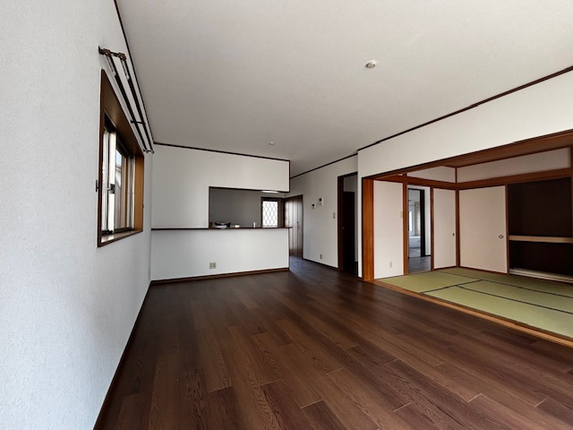 藤枝市高岡3丁目　中古戸建の居間・リビング