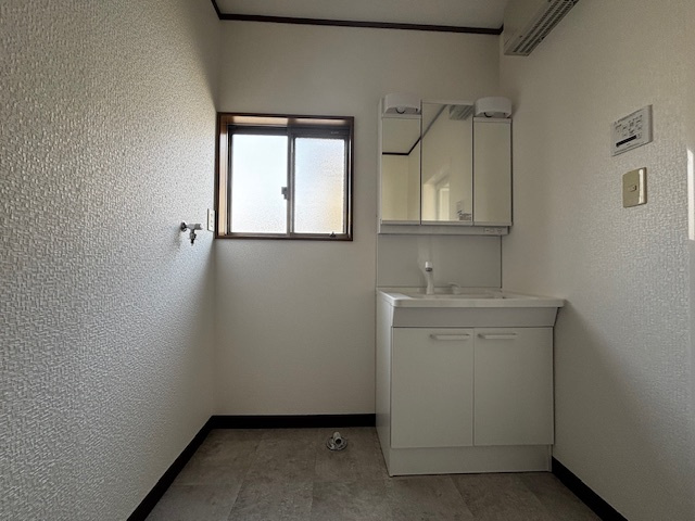 藤枝市高岡3丁目　中古戸建の独立洗面台