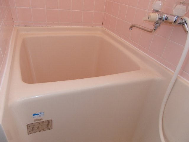 【浴室】 | お風呂はコンパクトながら、トイレと別々になっているので使い勝手がよくなっております。