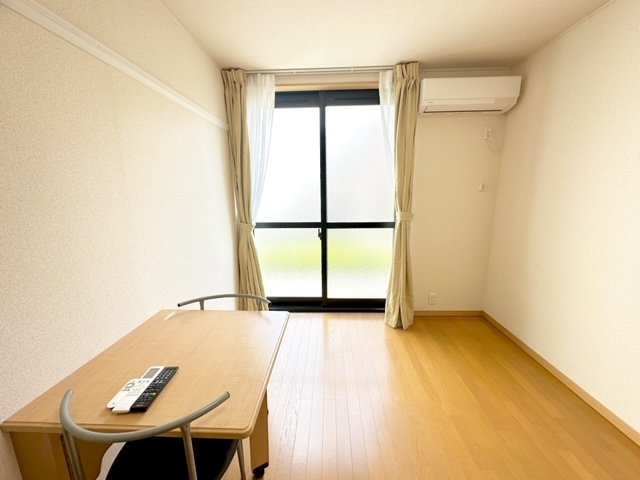 レオパレスルチェンテの居間・リビング|ゆったりとしたリビングです