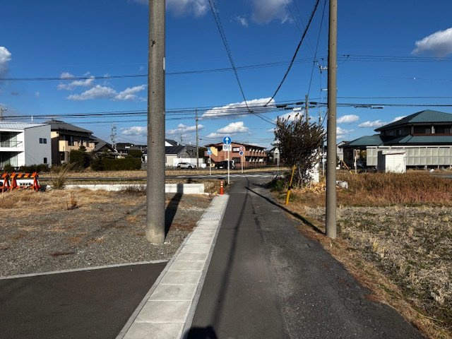 島田市細島　3区画分譲地の前面道路含む現地写真