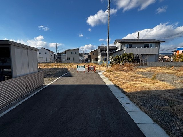 島田市細島　3区画分譲地の前面道路含む現地写真