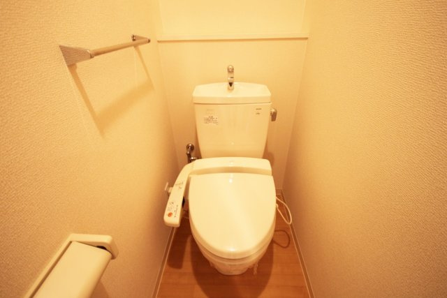 茜苑レジデンスのトイレ|コンパクトで使いやすいトイレです