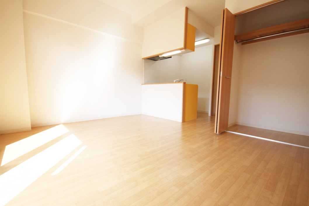 茜苑レジデンスの居間・リビング|おしゃれなリビングです