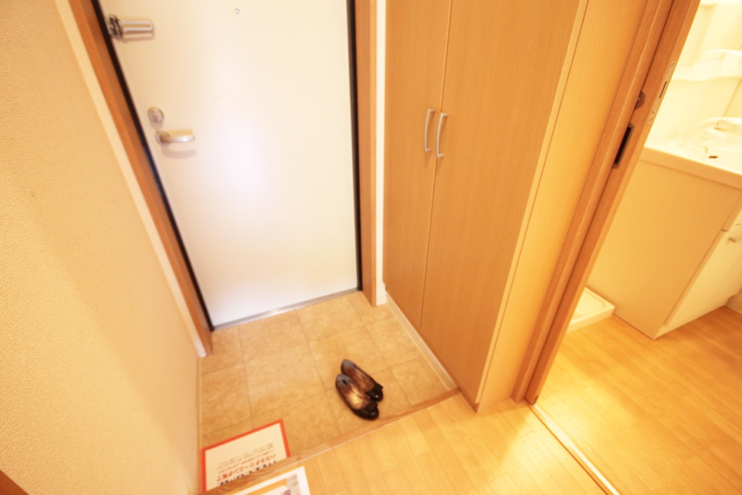 茜苑レジデンスの玄関|明るい玄関です