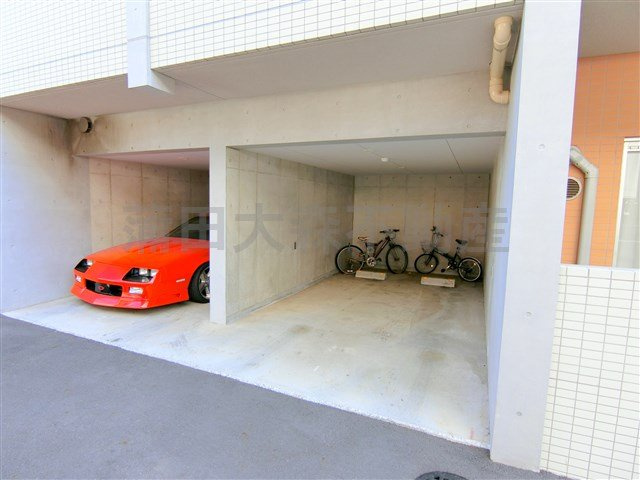 パティーナ下丸子の駐車場|敷地内平置き駐車場　空き状況等詳細はお問合せ下さい。