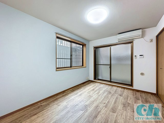 メゾンシャルム 101号室の居間・リビング