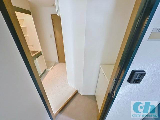 メゾンシャルム 101号室の玄関