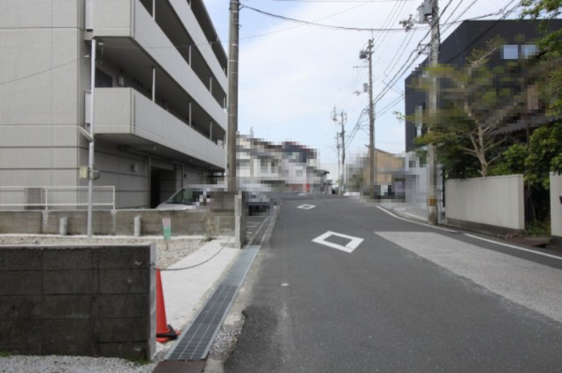 鏡川町　建築条件なし　売土地の前面道路含む現地写真