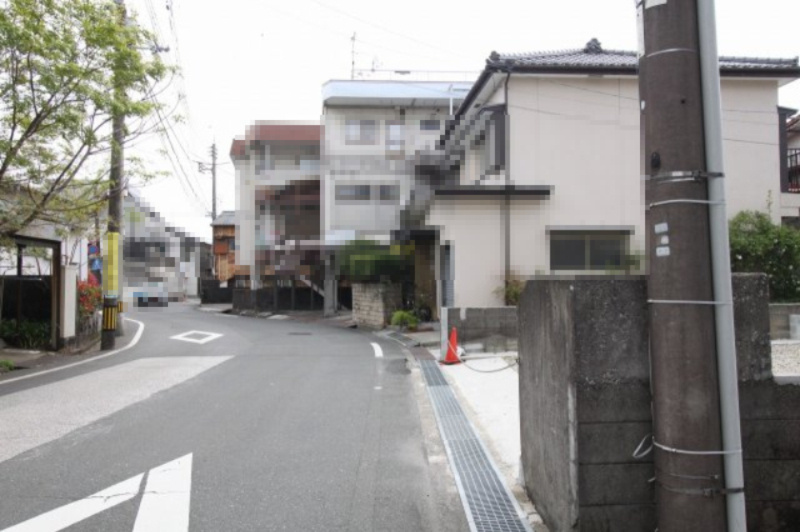 鏡川町　建築条件なし　売土地の前面道路含む現地写真