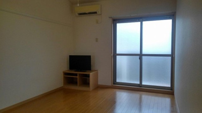 【居間・リビング】 | レオパレスコヅチⅡ | ゆったりとしたリビングです