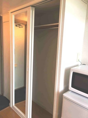 【内装】 | レオパレスＯｒｋ | クローゼット 104,203号室　家具・家電無し