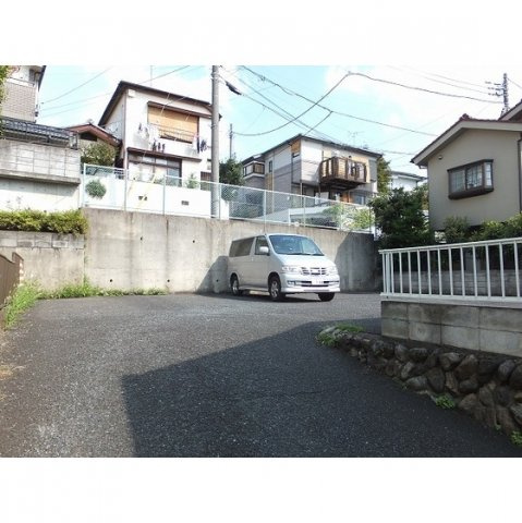 シャトル金山駐車場の外観