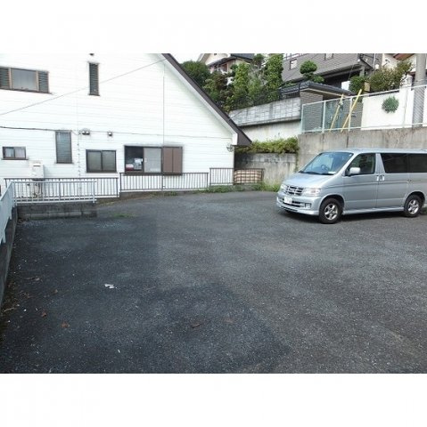 シャトル金山駐車場の外観