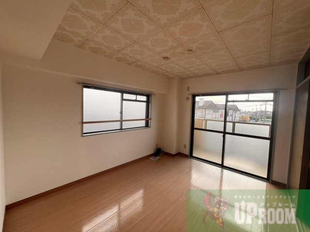 グランドール須崎の居間・リビング