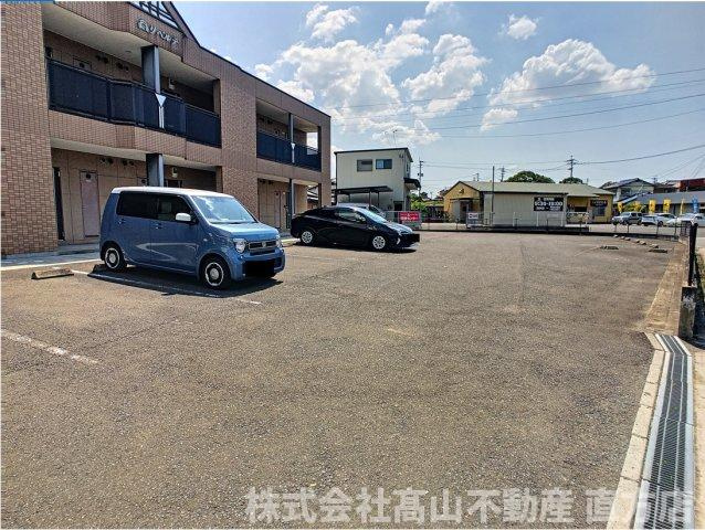 リベルテの駐車場