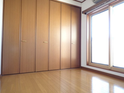 【洋室】 | 黒石市泉町一棟売りアパート | 落ち着いた色調の洋室です