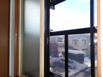 【バルコニー】 | 黒石市泉町一棟売りアパート | 落ち着いた時間を過ごせるバルコニーです