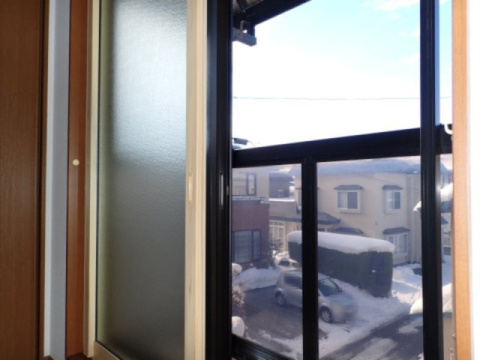 【バルコニー】 | 黒石市泉町一棟売りアパート | 落ち着いた時間を過ごせるバルコニーです