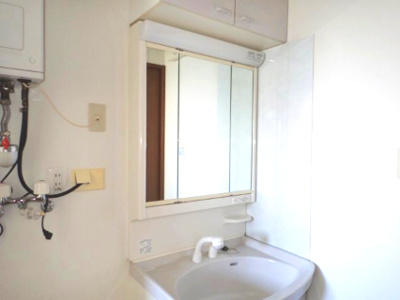 【独立洗面台】 | 黒石市泉町一棟売りアパート | 脱衣スペースもあります