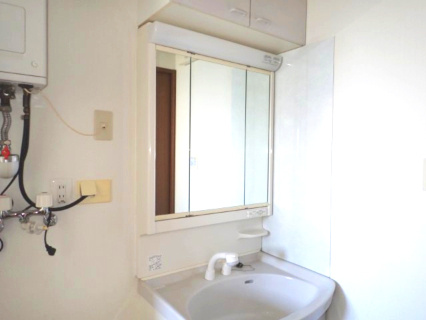 【独立洗面台】 | 黒石市泉町一棟売りアパート | 脱衣スペースもあります