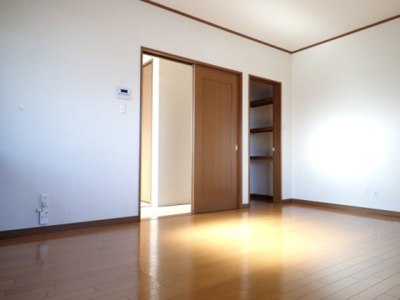 【居間・リビング】 | 黒石市泉町一棟売りアパート | 内装