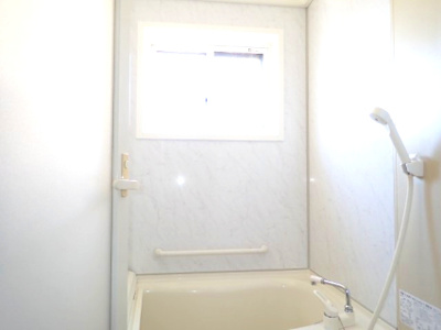 【浴室】 | 黒石市泉町一棟売りアパート | ゆったり過ごせるお風呂です