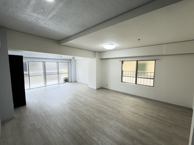 ファースト松戸ハイツⅡの居間・リビング