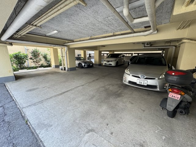 ファースト松戸ハイツⅡの駐車場