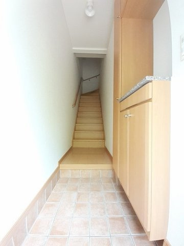 サニーサイドＵＰの玄関|収納もある玄関です